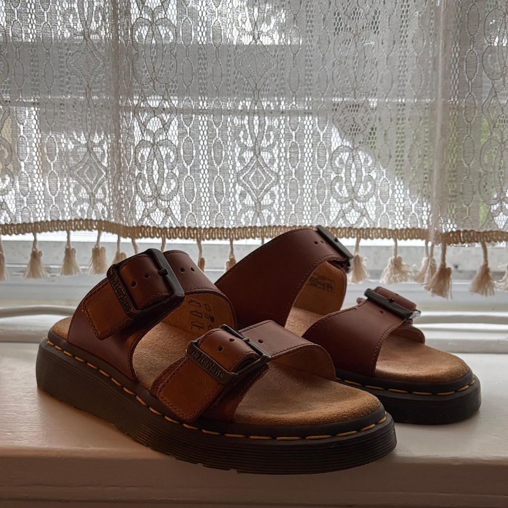 Dr. Martens Josef Sandal